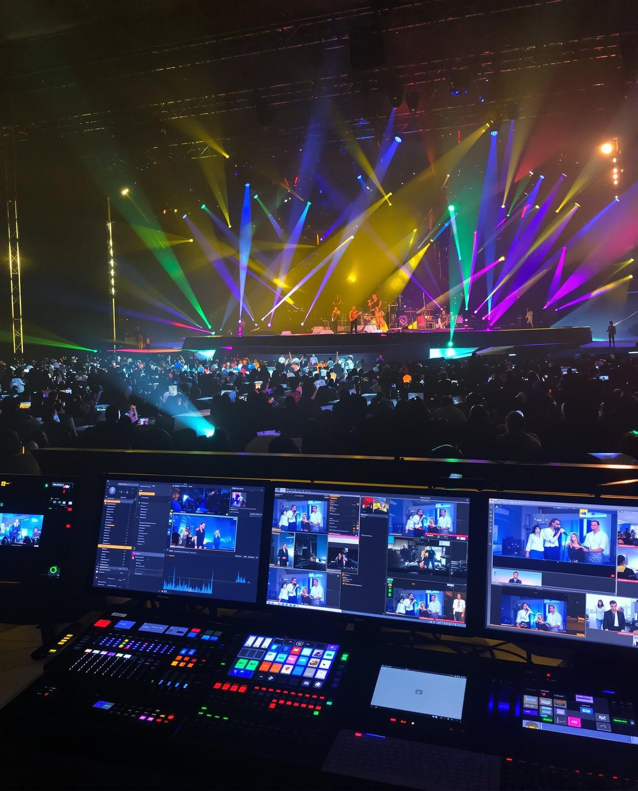 窝窝午夜影院音乐节现场LIVE精剪的多机位后期合成工作场景